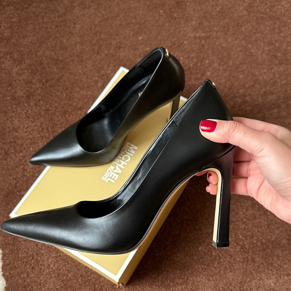 Michael Michael Kors Amara Black Pointed Heels size 7.5 - Picture 2 of 8